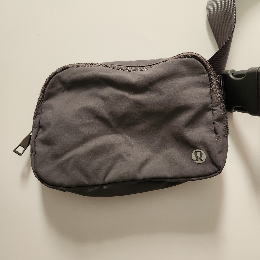 lululemon athletica Gray Everyday Waist Bag